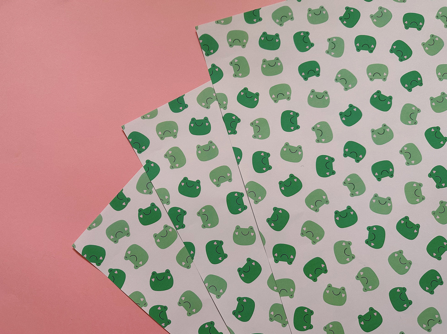 Frog Lovers Wrapping Paper